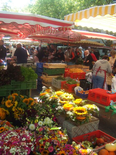 Файл:Wochenmarktloerrach3.JPG
