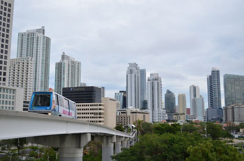Файл:Brickell Metrmover.JPG