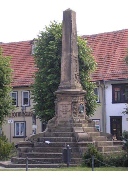Файл:Obelisk Stadtilm.JPG