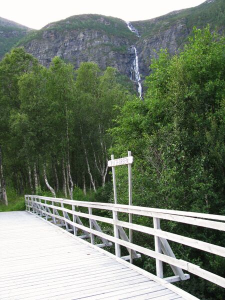 Файл:Waterfall-Vassbotn-Evenes-Norway.JPG