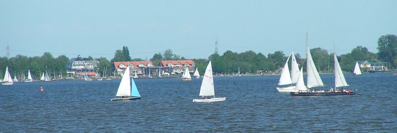 Файл:Dümmer Segelschiffe.JPG