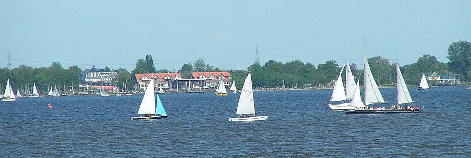 Файл:Dümmer Segelschiffe.JPG