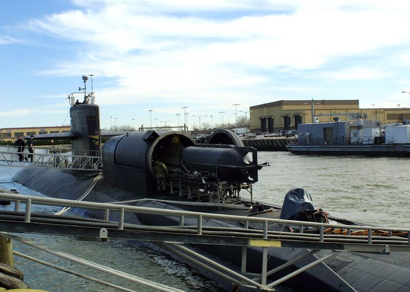 Файл:SEAL Delivery Vehicle loading.jpg