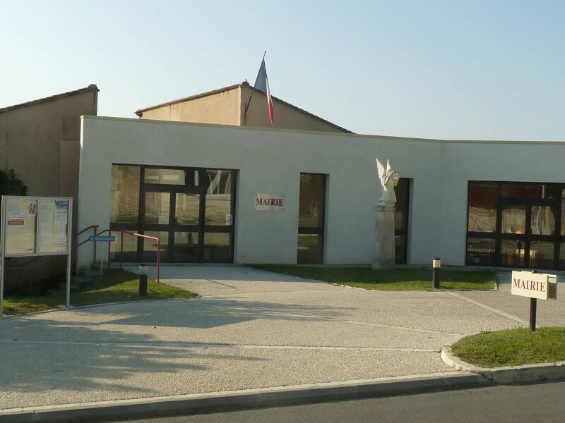 Файл:Troispalis mairie.JPG