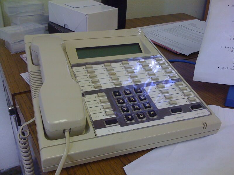 Файл:RolmDeskPhone.jpg