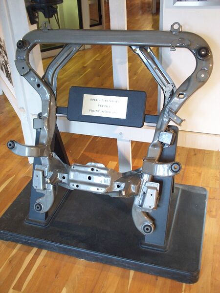 Файл:VectraFrontSubframeBMuseum.JPG
