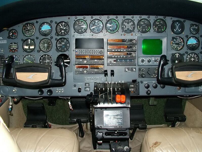 Файл:Cessna 402B..., Tridente AN0978709.jpg