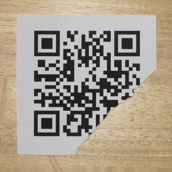 Файл:QR Code Damaged.jpg