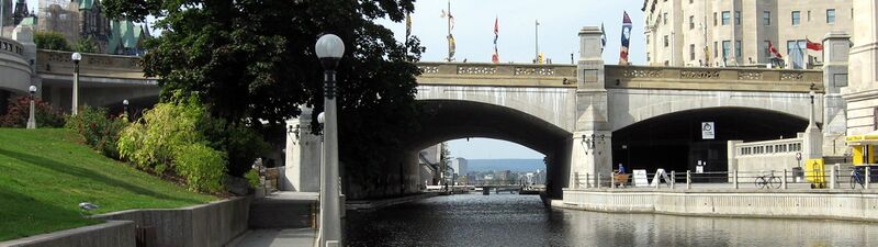 Файл:Plaza Bridge.JPG