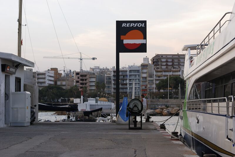 Файл:Repsol bunkerage Blanes.jpg
