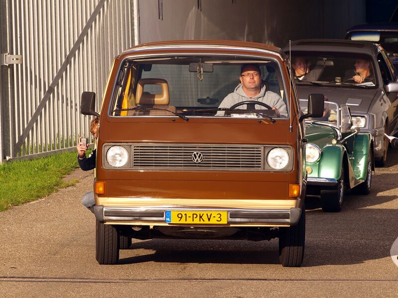 Файл:1982 Volkswagen Vanagon L.JPG