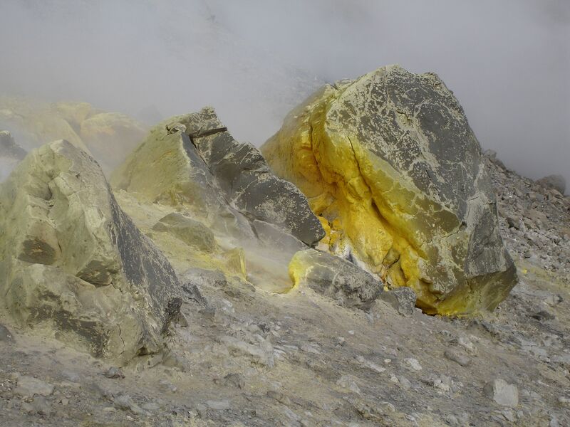 Файл:Vulcano.sassi.jpg