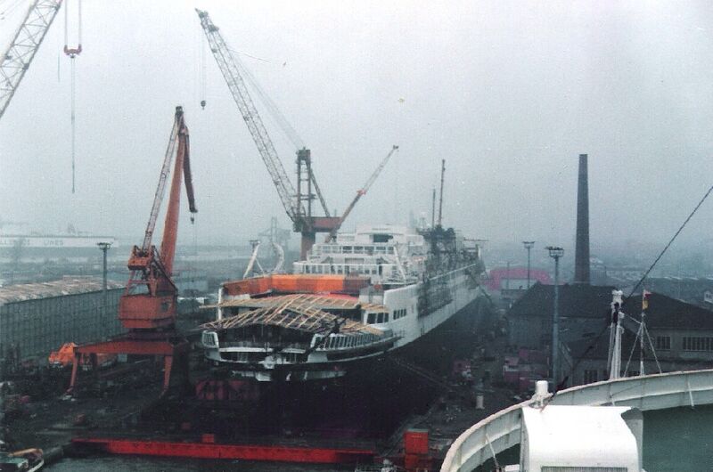 Файл:20-QE2 Re-engine.jpg