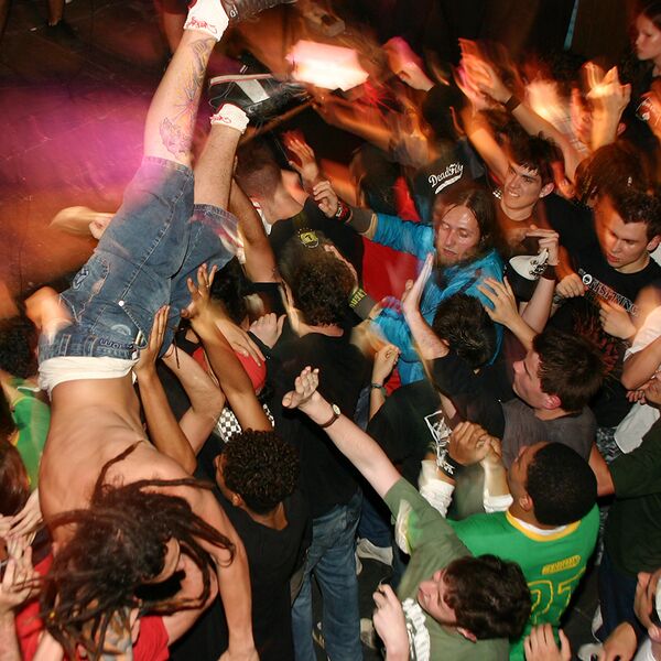 Файл:Moshpit2.jpg