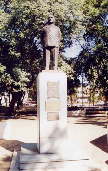 Файл:VARGAS-GETULIO-MONUMENTO-01.JPG