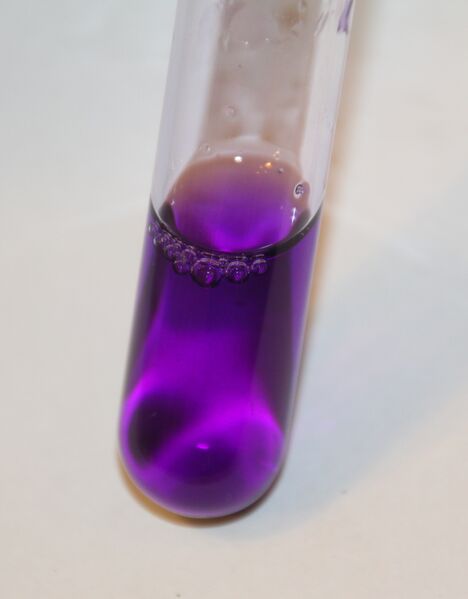 Файл:Crystal Violet in aqueous solution.jpg