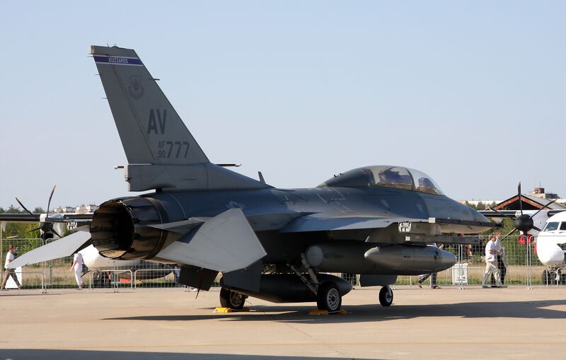 Файл:F-16 Fighting Falcon MAKS-2011 (10).jpg