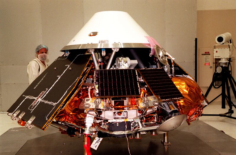 Файл:Mars Polar Lander undergoes testing.jpg