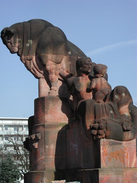 Файл:APl Stier+Mutter.jpg