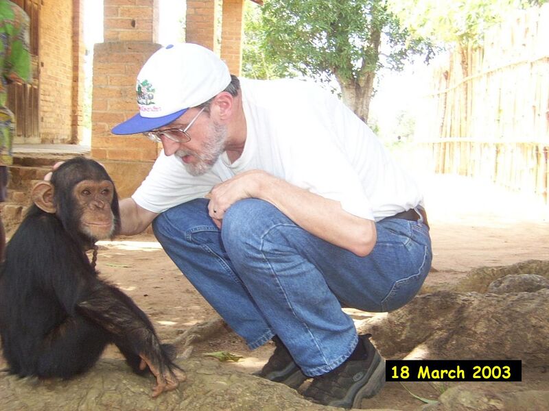 Файл:ColinGrovesWithChimpAttacker.jpg
