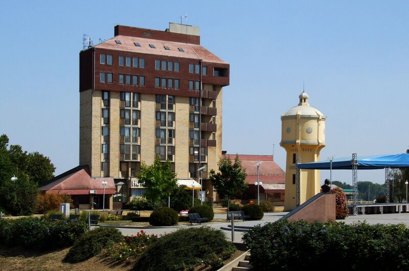 Файл:Franjo Tuđman Square, Vukovar.JPG