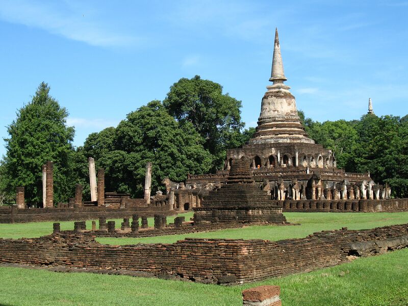 Файл:Wat Chang Lom Si Satchanalai.jpg