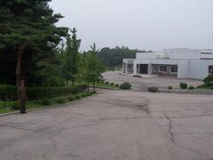 Зал Северной Кореи по делам объединения в ОЗБ. 37°57′27″&nbsp;с.&nbsp;ш. 126°40′37″&nbsp;в.&nbsp;д.HGЯO