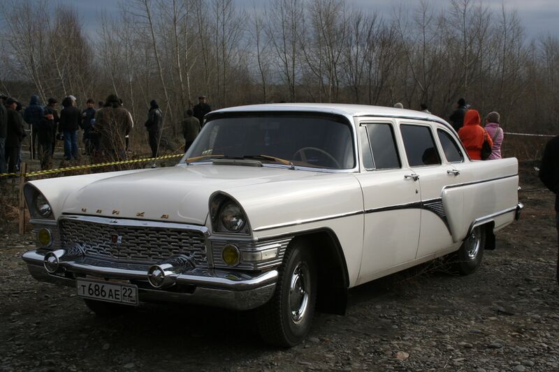 Файл:Russian car GAZ-13 Chaika.jpg