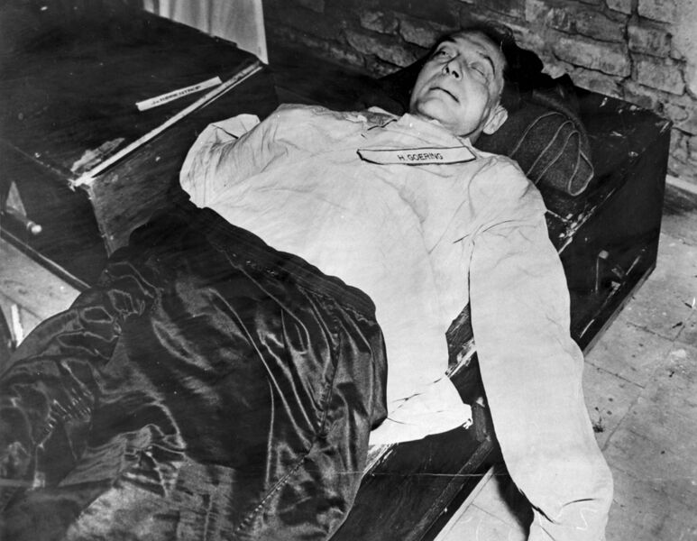 Файл:Goering-corpse.jpg