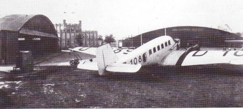 Файл:Flughafen Devau.JPG