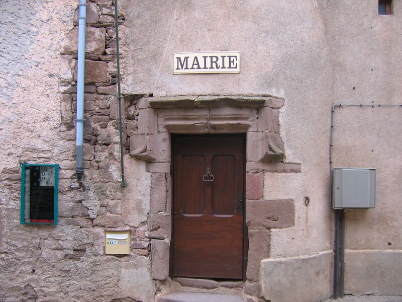 Файл:Mairie de Combret.JPG