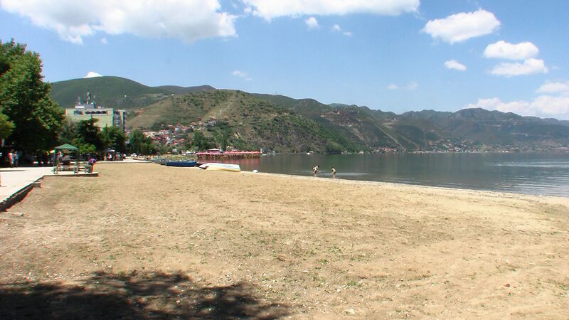 Файл:PogradecStrand.JPG