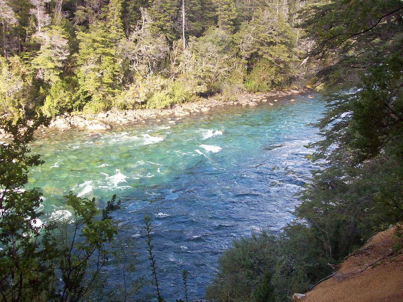 Файл:Río Arrayanes.JPG