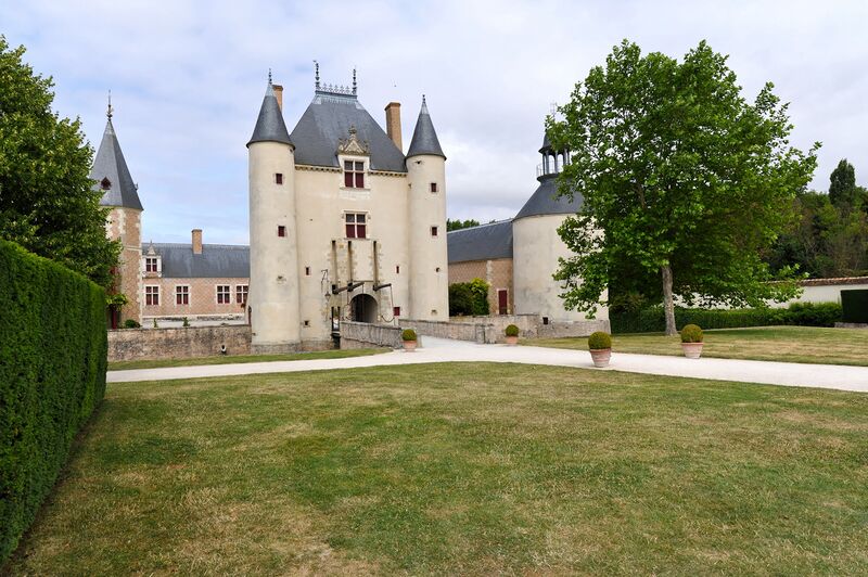 Файл:Château de Chamerolles 01.jpg