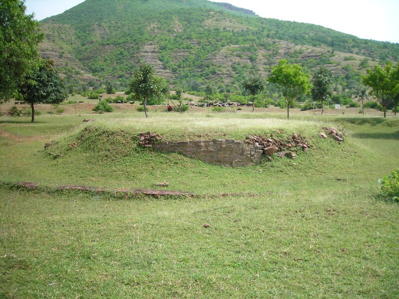 Файл:Bharhut Stupa.JPG