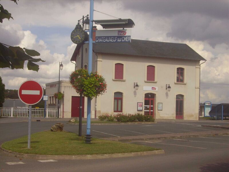 Файл:Gare de Châteauneuf-sur-Cher.JPG