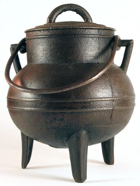 Файл:Ancient iron pot.JPG