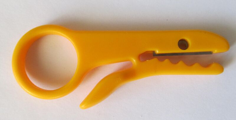 Файл:Micro wire stripper.JPG