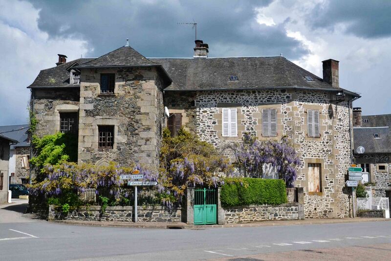 Файл:Maison à Chamboulive.JPG