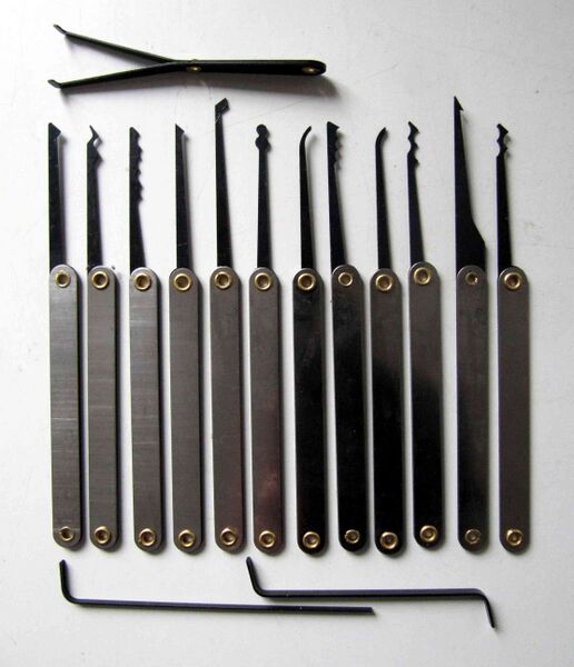 Файл:Lockpicking-Set.jpg