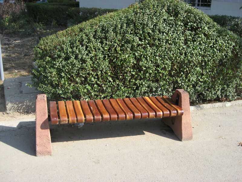 Файл:Bench in Tehran.JPG