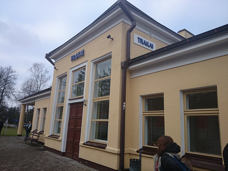 Няйф:Trakai train station.JPG