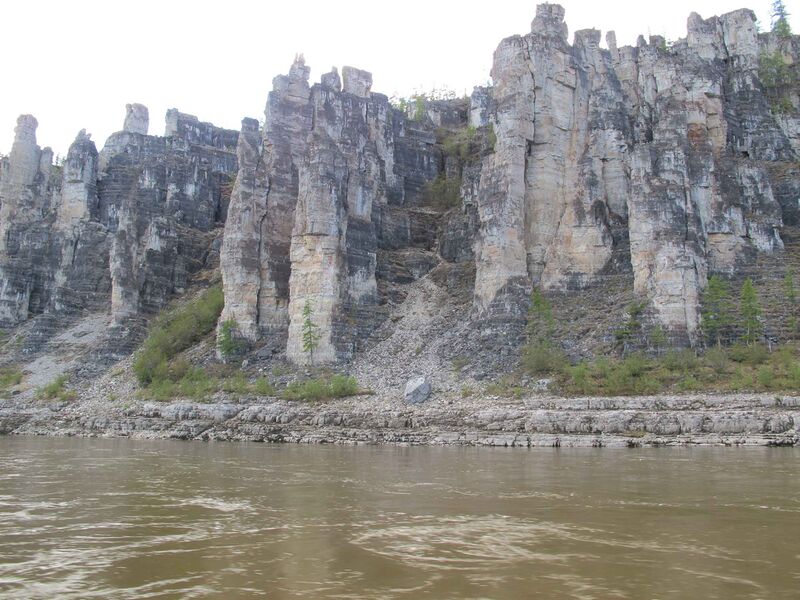 Файл:Kotuy river cliffs.JPG