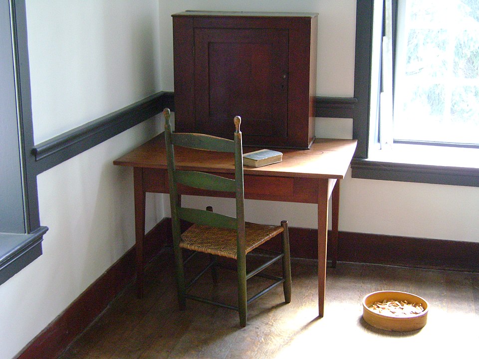 Файл:Shaker student desk.JPG