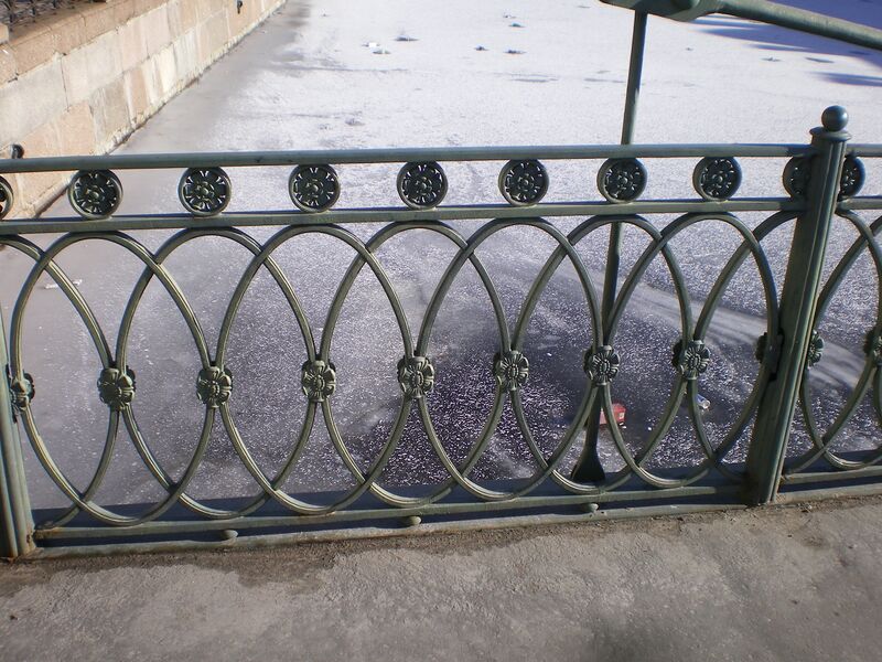 Файл:Fences of Postoffice Bridge.JPG