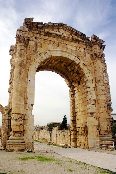 Файл:Tyre Triumphal Arch.jpg