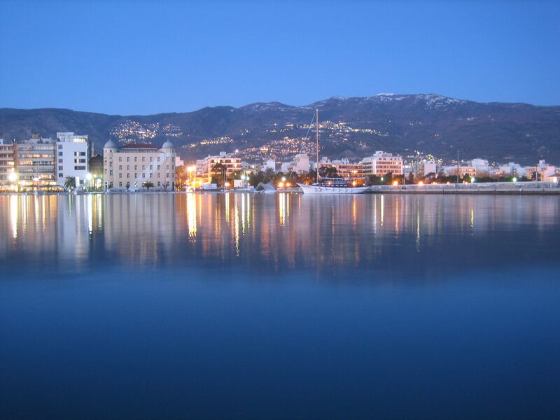 Файл:Volos-bynight.JPG