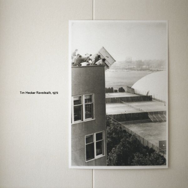 Файл:Tim Hecker - Ravedeath.jpg