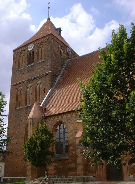 Файл:Teterow Stadtkirche.jpg