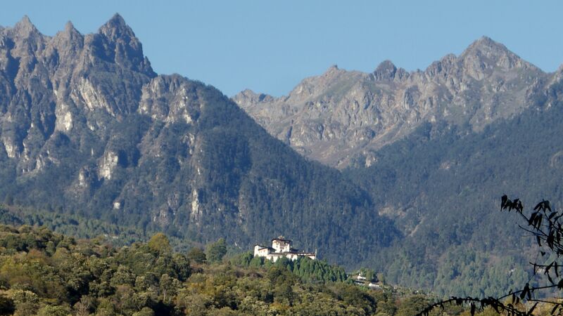 Файл:View of Gasa Dzong.JPG
